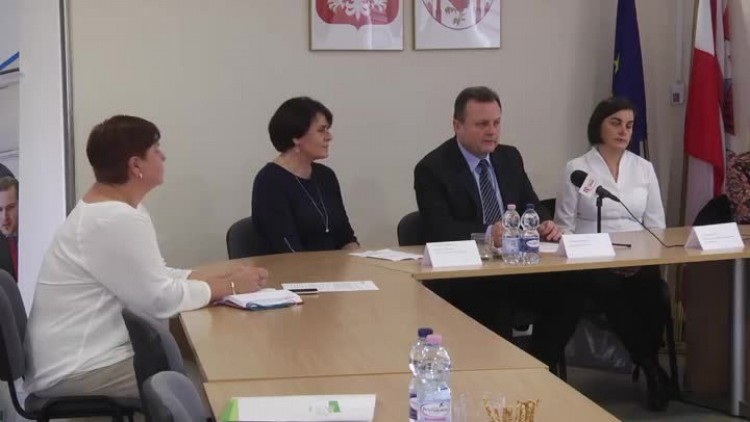 808_urzad_konferencja_laboratorium.mp4