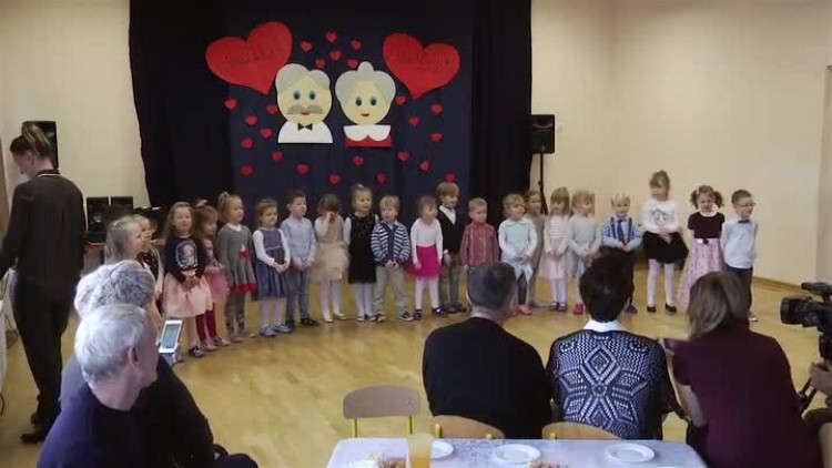 828d_1pinokio_rumianki_dzien_babci_i_dziadka_720p.mp4