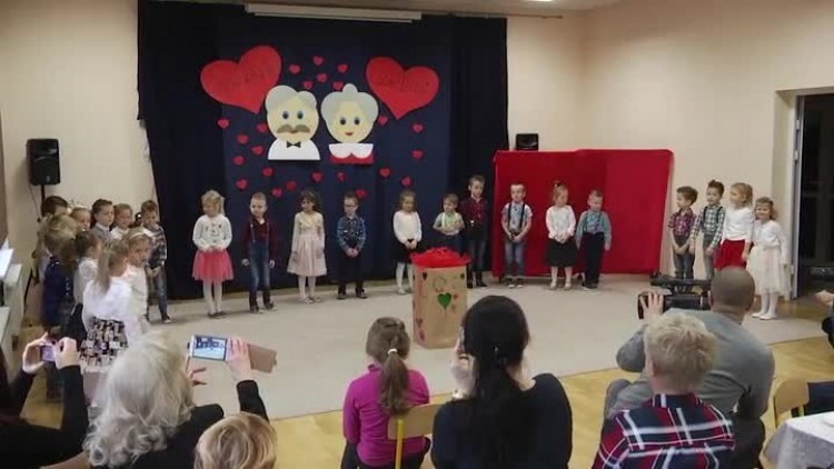 831d7_pinokio_elfy_dzien_babci_i_dziadka.mp4