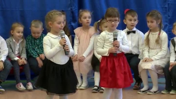 831e_8_jarzebinka_biedronki_dzien_babci_i_dziadka.mp4