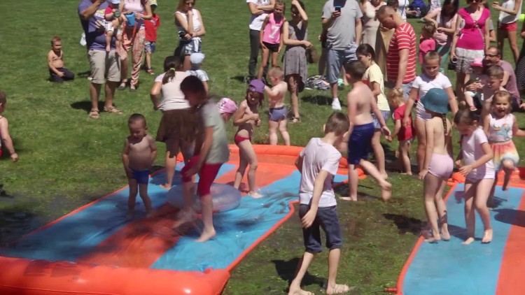 871_dziendziecka_pomagamy.mp4