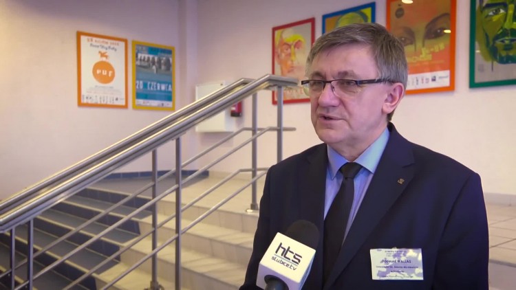 936_konferencjauam.mp4