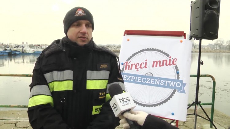 938_straz_pozarna_cwiczenia_na_lodzie.mp4