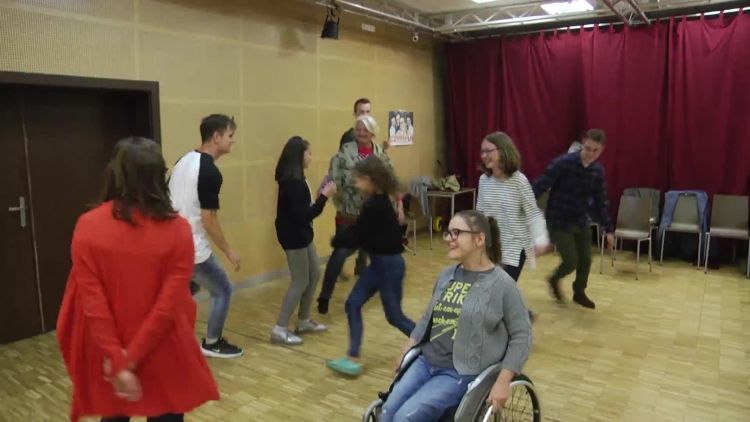 1005_improwizacja_smok.mp4