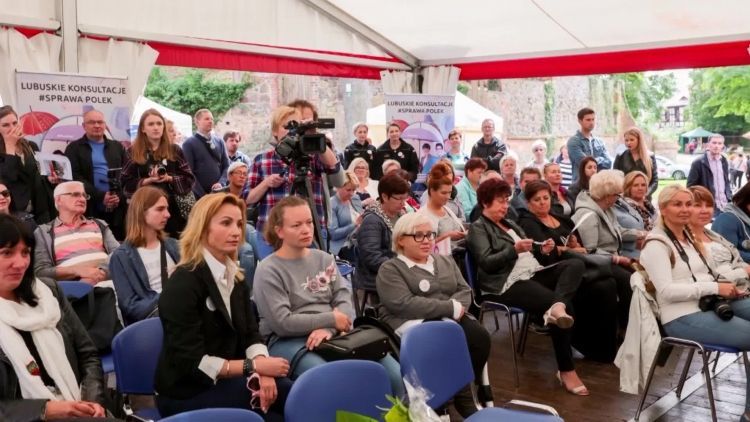 1012e_kongres_kobiet_debata.mp4