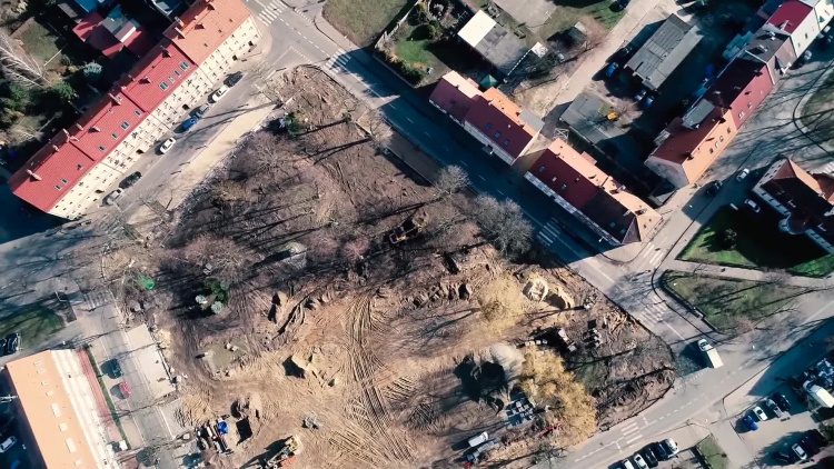 1043_dron_placbohaterow.mp4