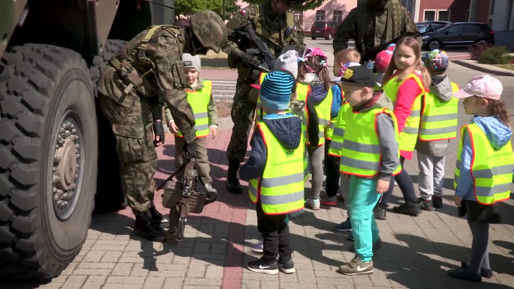 1065_08_cz_wojsko.mp4