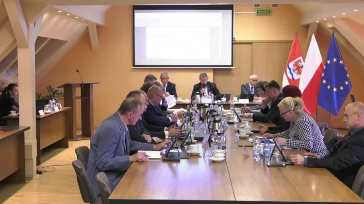 1071b_9_sesja_rady_powiatu.mp4