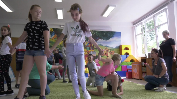 1083_05_sr_biblioteka_lato.mp4