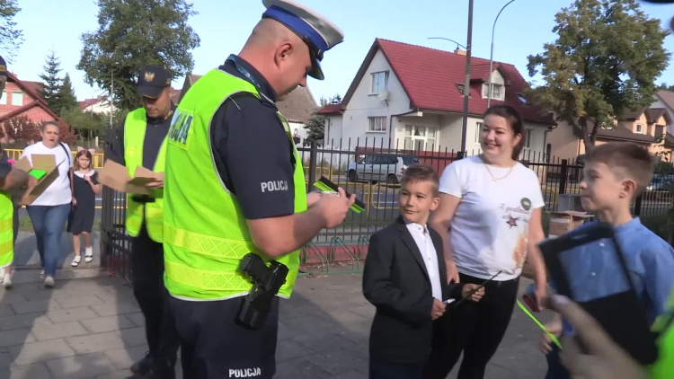 1098_01_pn_policja_bezpieczna_szkola.mp4