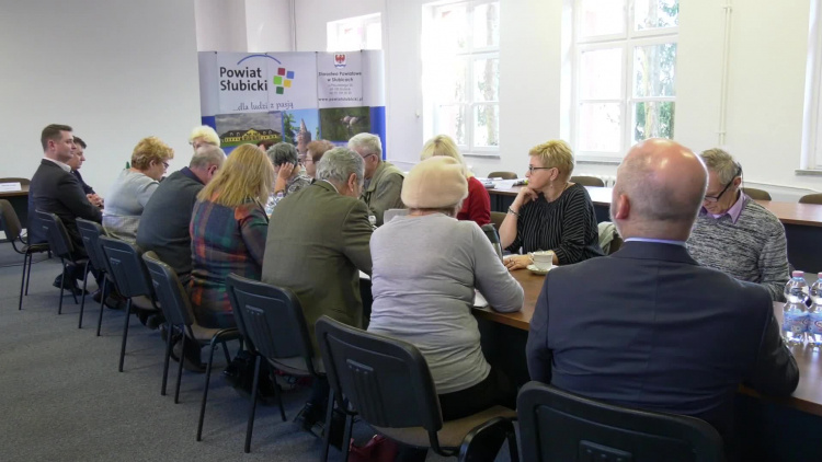 1138_09_powiatowa_rada_seniorow_posiedzenie.mp4