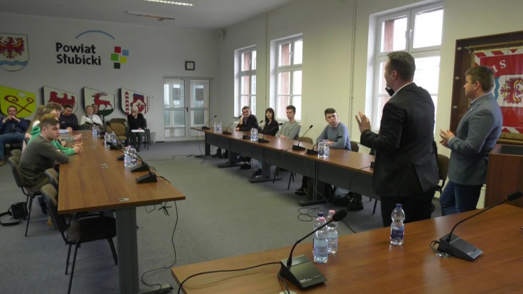 1152_sr_08_powiatowa_rada_mlodziezy.mp4