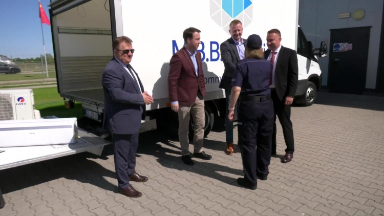 1176_02_wt_starosta_klimatyzator_policja_cybinka_mbb.mp4