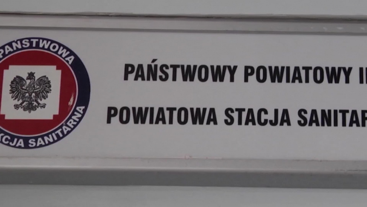 1176_04_koronawirus_na_terminalu.mp4