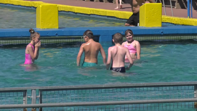 1196_02_pn_basen_zawody.mp4