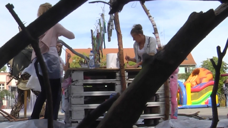 1214_wt_03_between_us.mp4