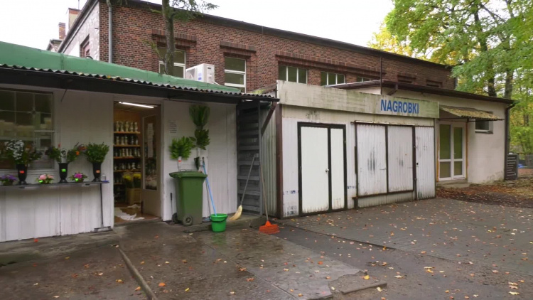 1222_01_pn_kwiaty_cmentarze.mp4