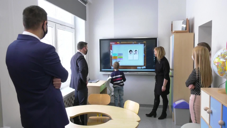 1252-03-czw-szkola-nr-3-sala-terapeutyczna.mp4