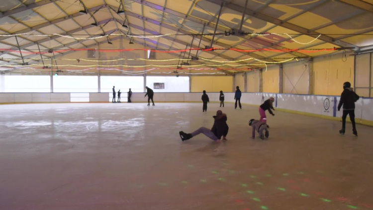 1254-04-czw-lodowisko.mp4